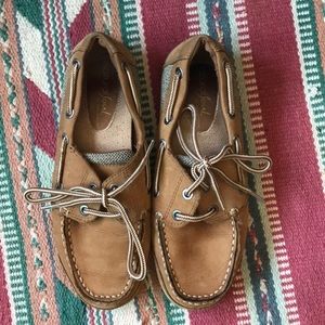 Natural Soul boat shoes